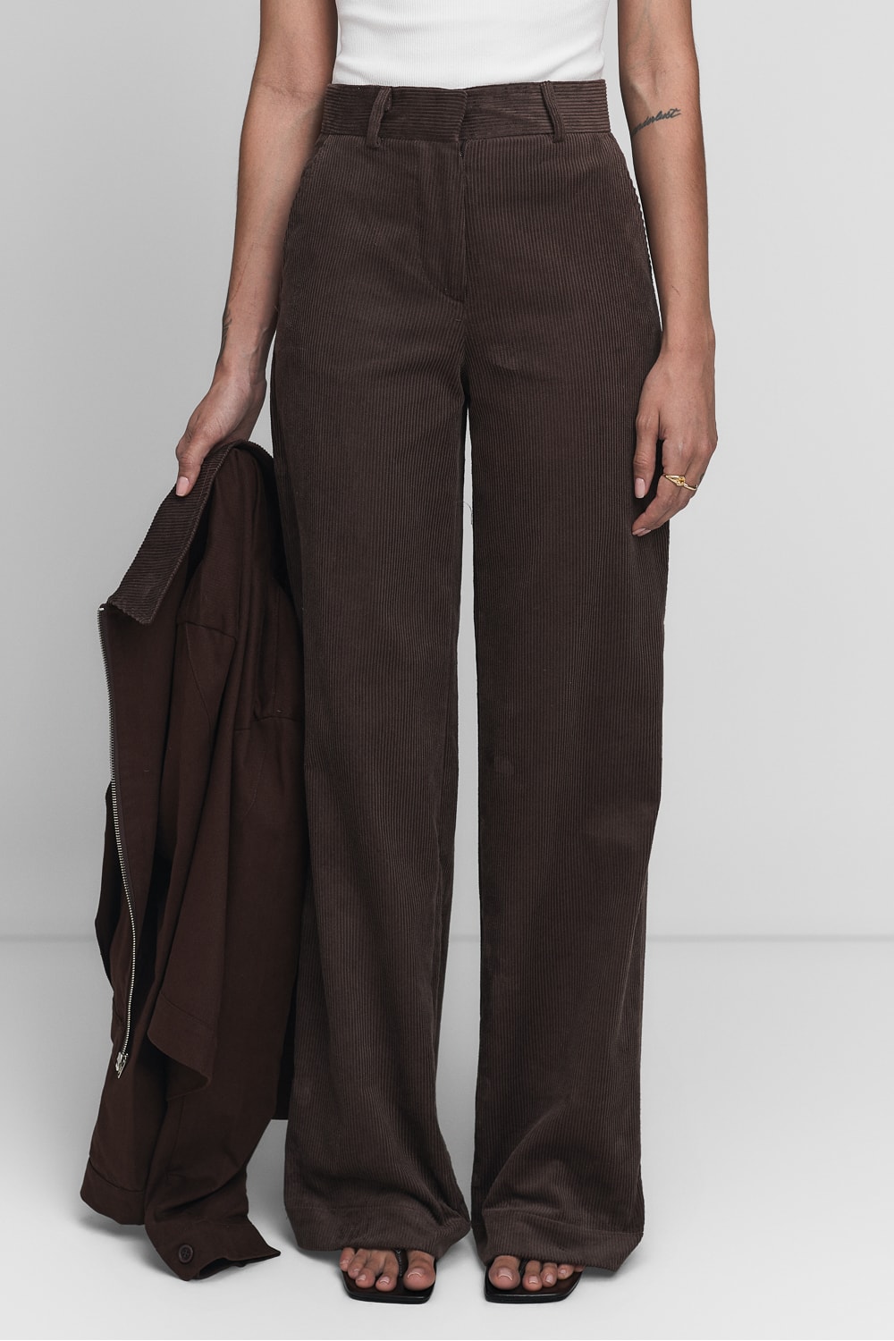Segunda imagem do produto Calça Cotelê Andata
