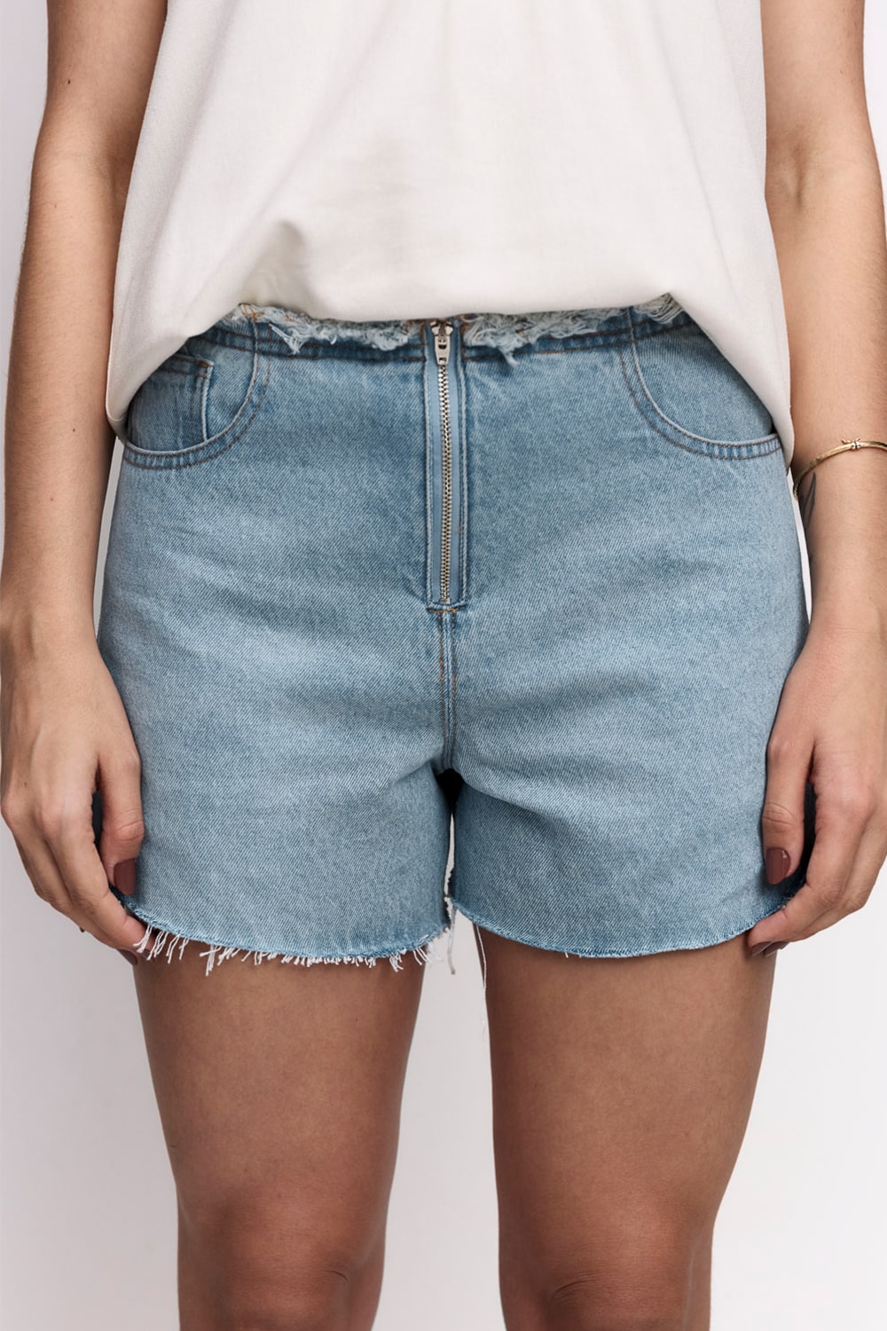 Segunda imagem do produto Shorts Jeans Catarina