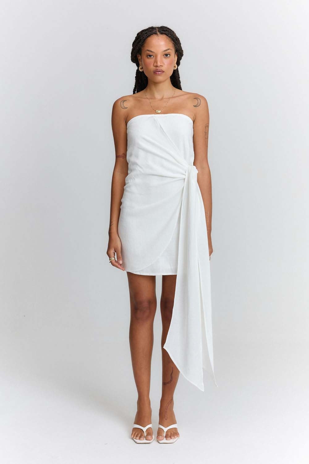 Vestido curto de linho Lilium